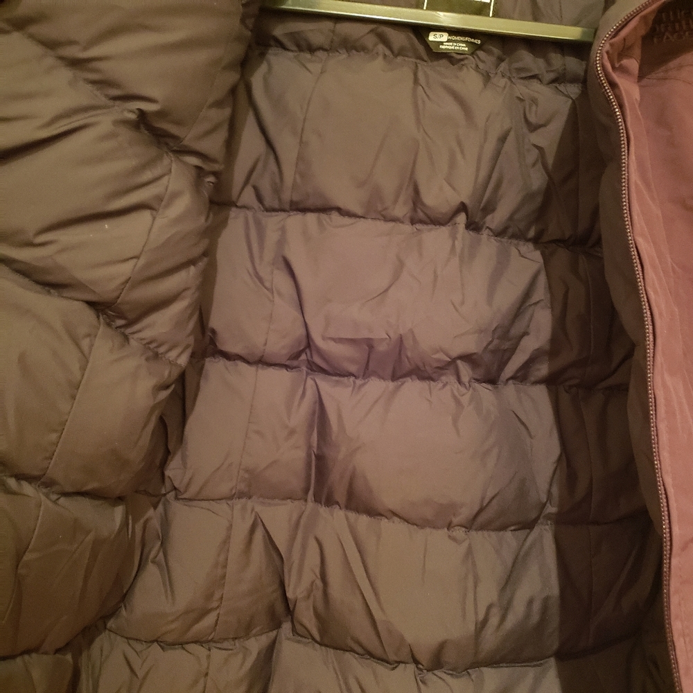 North Face burgundy/purple coat - Picture 7 of 8